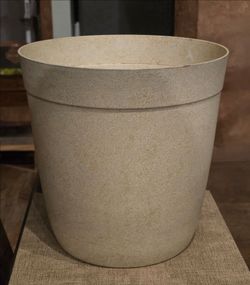 10.5 Inch Plastic Pot