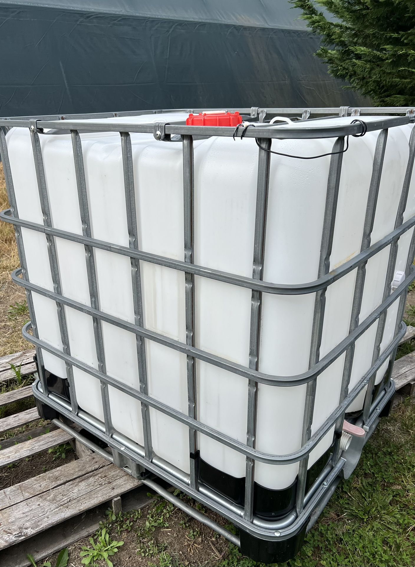 Water Tank IBC Tote 275 Gallon