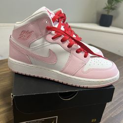 Air Jordan Mid 6Y/7.5 Women’s 