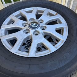 2025 Toyota Tacoma SR5 full set of wheels. Like new, 5000 miles.
