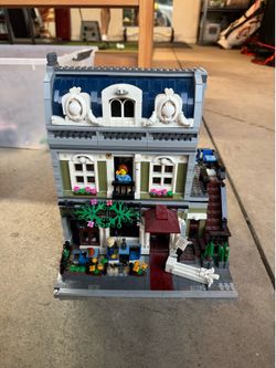 LEGO Creator Expert Parisian Restaurant (10243) – Complete/98% Complete – Retired Modular Building