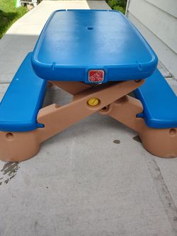 Kids step 2 picnic table