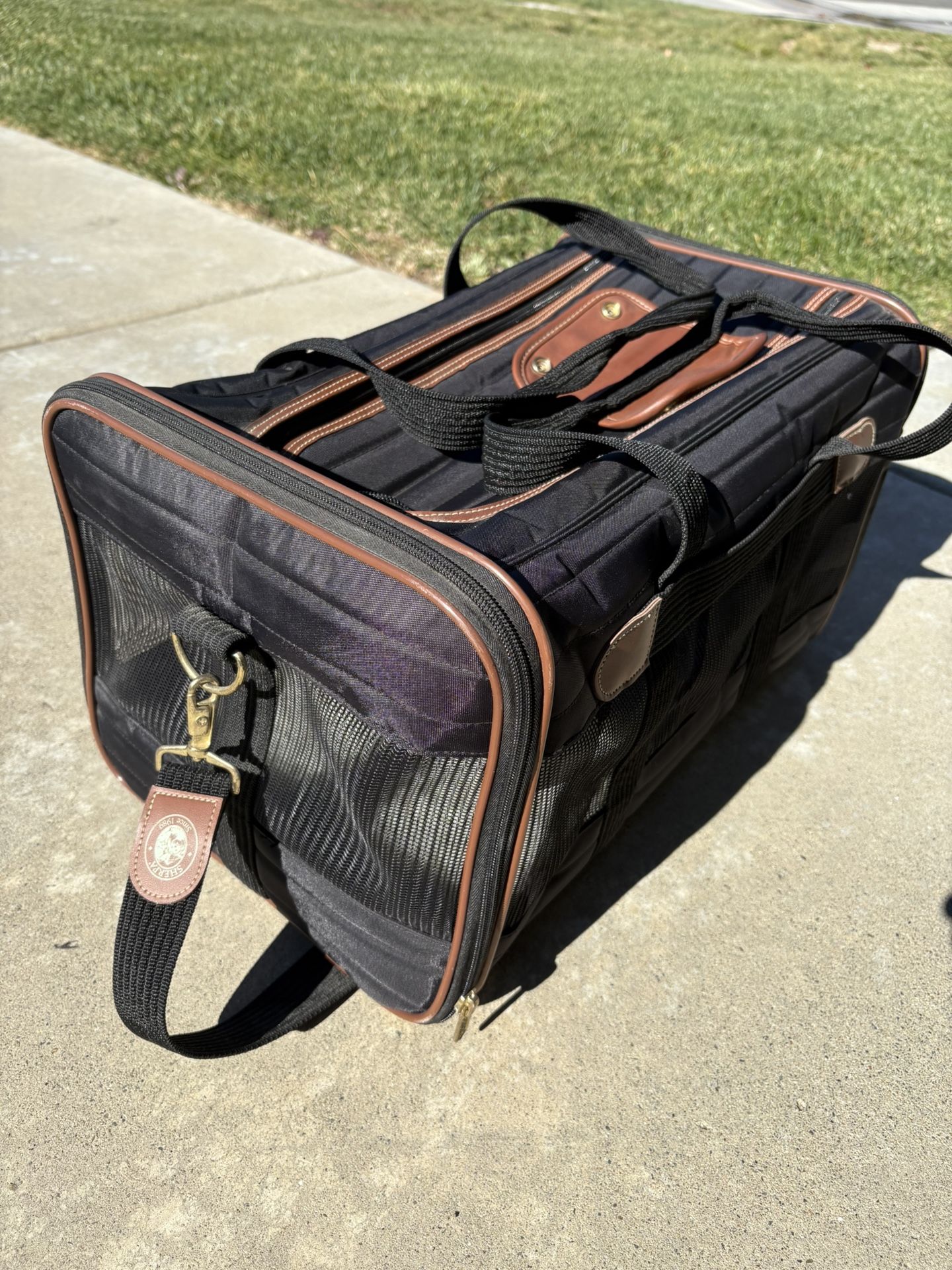 Sherpa Pet Carrier - Medium