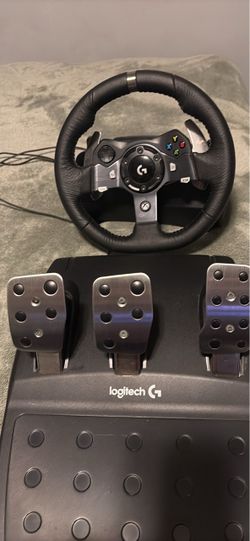 Logitech G920 Racing Wheel and Pedals