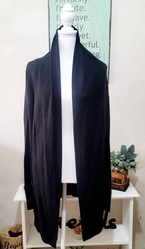 Woman's Black Open-Front Cardigan Lightweight Sweater With Pockets