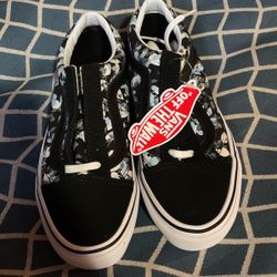 NEW WOMENS 6.5 VANS
