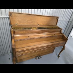 Yamaha Upright Piano 