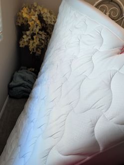 Queen size CertiPur-US  MEMORY FOAM MATTRESS