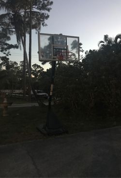 Basketball hoop goes up to 10ft