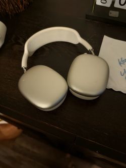 Apple AirPods Max Headphones Silver