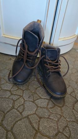 Doc Dr. Martens Maelly boots size US Ladies 6