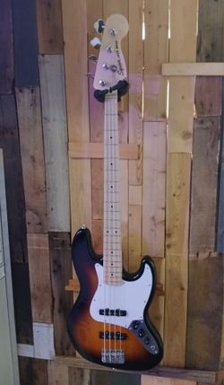 Squier Affinity Jazz Bass With Bag