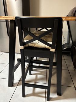 Moderno juego de comedor, mesa con 2 sillas