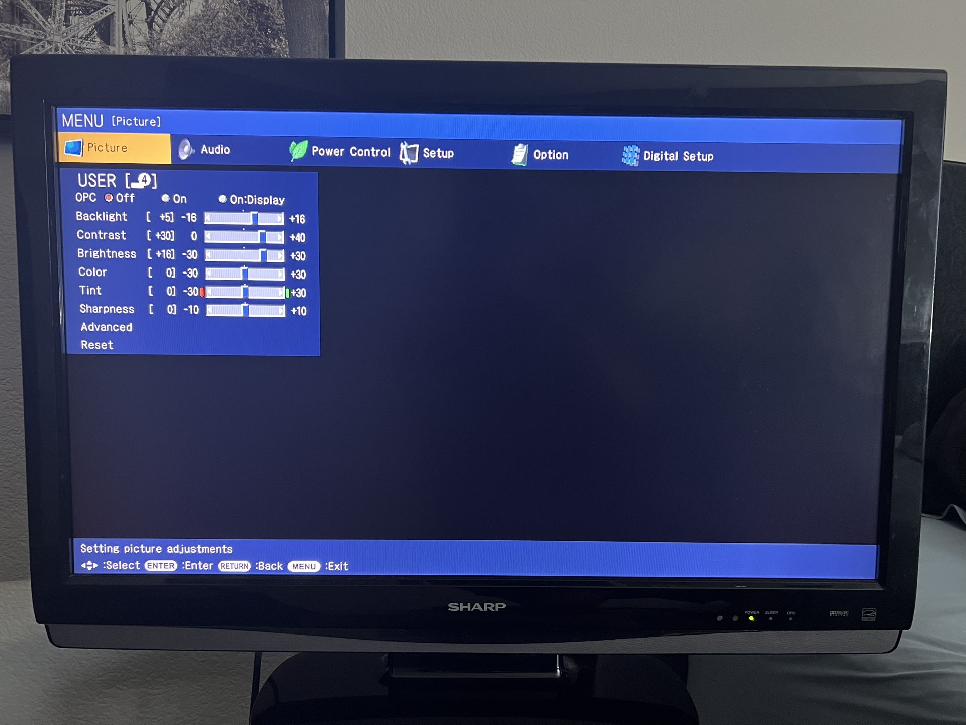 Sharp 720p LCD TV 32in | No Remote |
