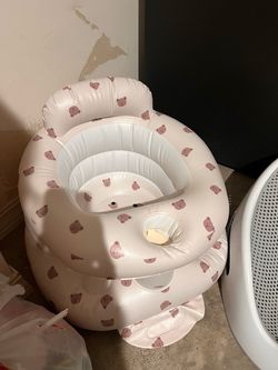 Inflatable feeding chair