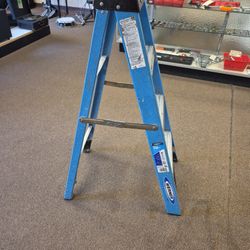 Werner 4 Foot Fiberglass Step Ladder FS104