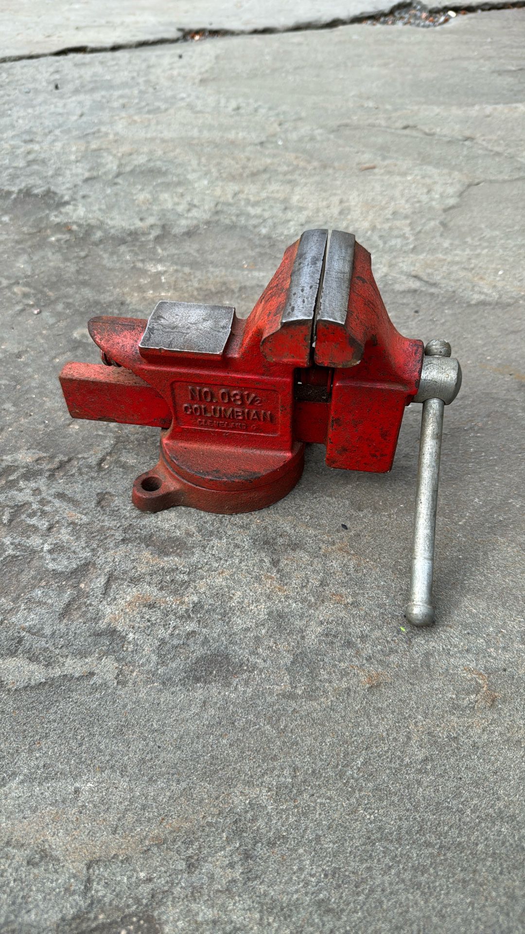 Columbian 3 1/2” Swivel Base Bench Vise