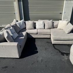 Light Gray Sectional W Swivel Chair