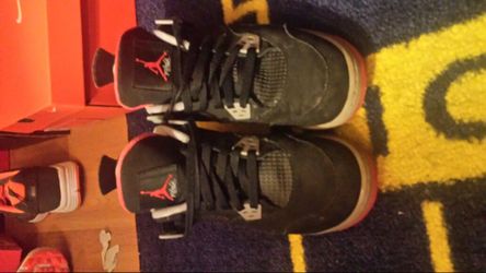 Jordan Retro 4 Breds Size 6.5