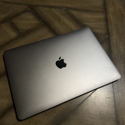 2017 MacBook Pro ( Retina Display)