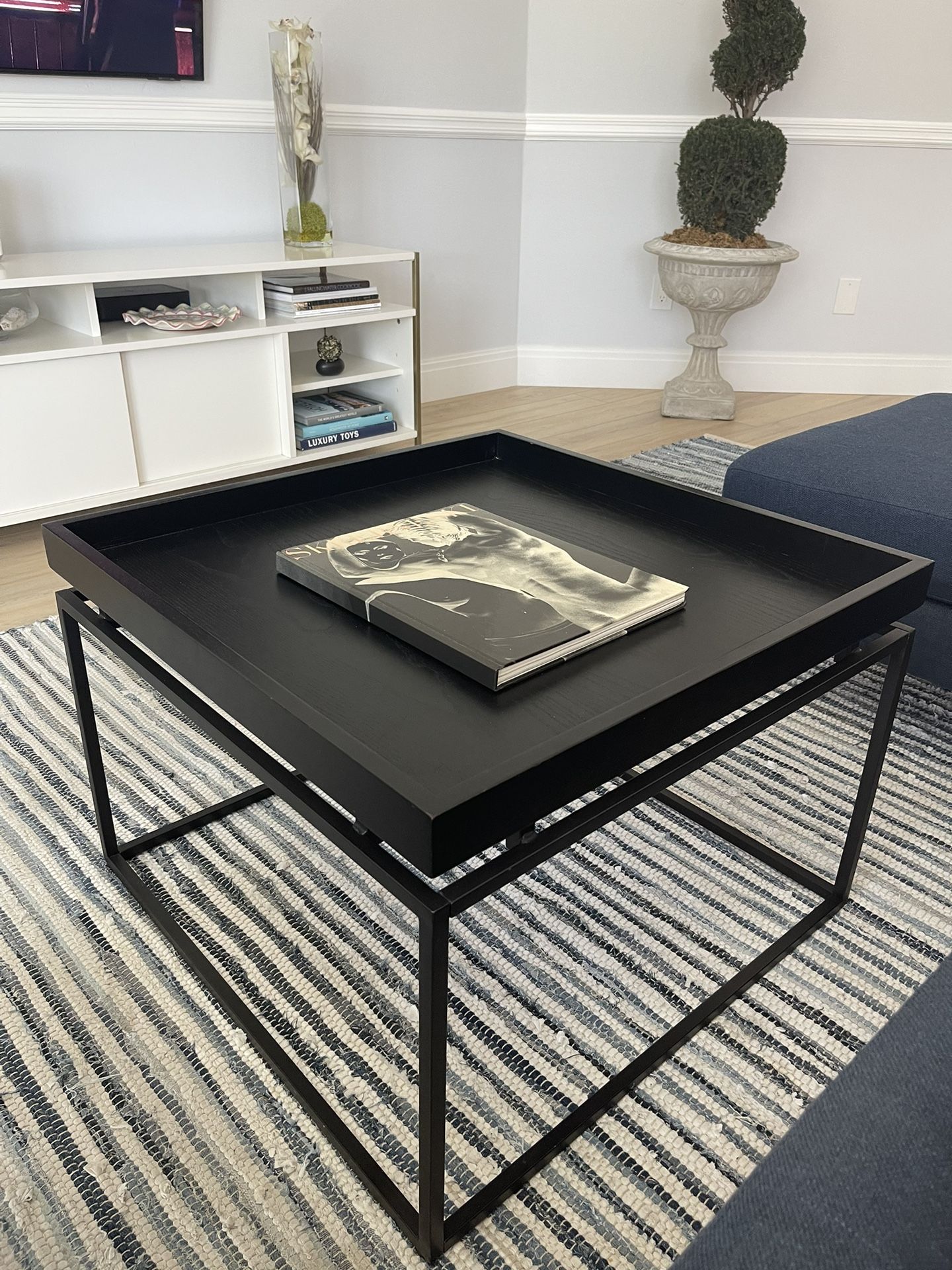 Williams Sonoma Coffee Table 26x26”