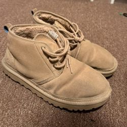 beige uggs size 9.5