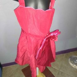 Girls small(6) little orphan Annie costume dress
Shell 100% acetate lining 100% polyester
Bow snaps on and can be removed

