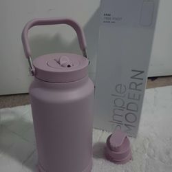 Water bottle- 64oz TREK PIVOT