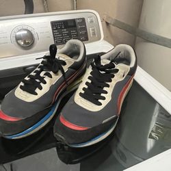 Pumas Shoes Size 9