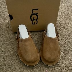 UGG® Goldenstar Clog - Toddler size 8. Color Chestnut. New in box.  