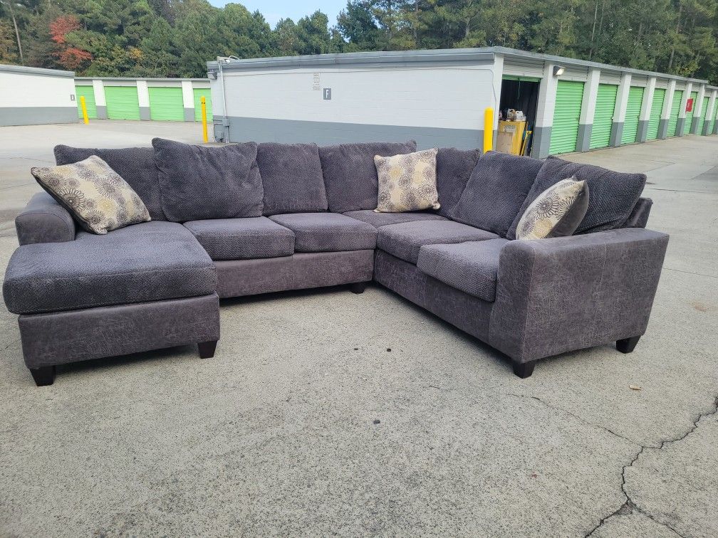 Dark Gray Sectional (Free Delivery 🚚)