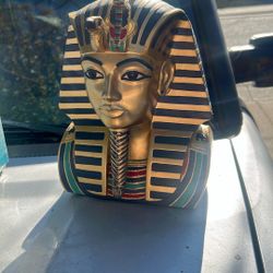 King Tut Statue 