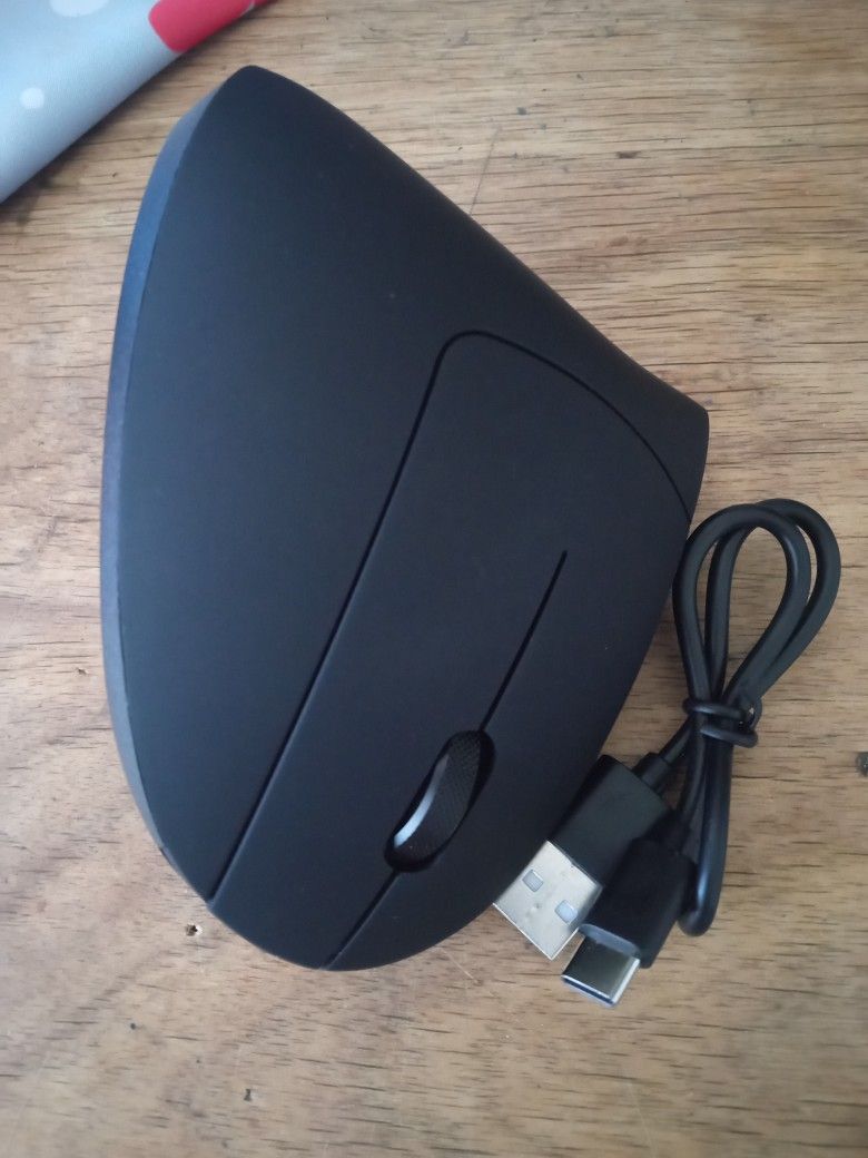 LEKVEY MOUSE 2.4GHz 3 DPI ADJUSTABLE 800/1200/1600 WIRELESS VERTICAL ERGONOMIC OPTICAL MOUSE RECHARGEABLE