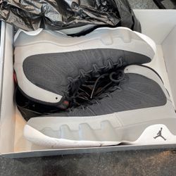 Size 9 Black/grey  9 Jordans 