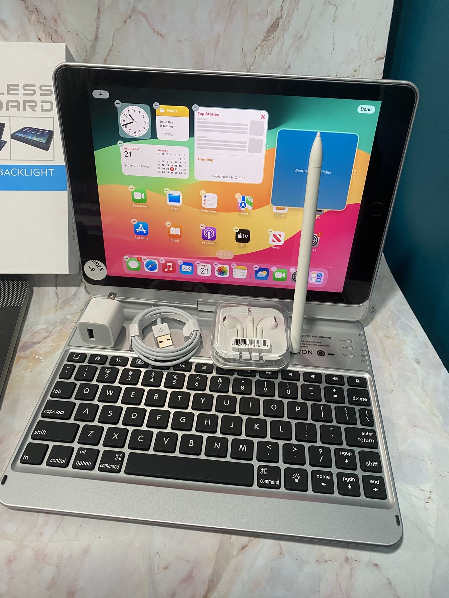 Apple IPad 6th Generation (9.7” Retina / Touch ID ) 32GB & Accessories