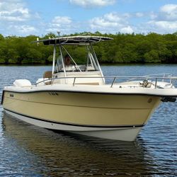 2005 Pursuit Boat  2670 Center Console 