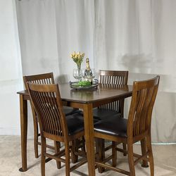 Pub High Dining Table with 4 Chairs -ASHLEY FURNITURE