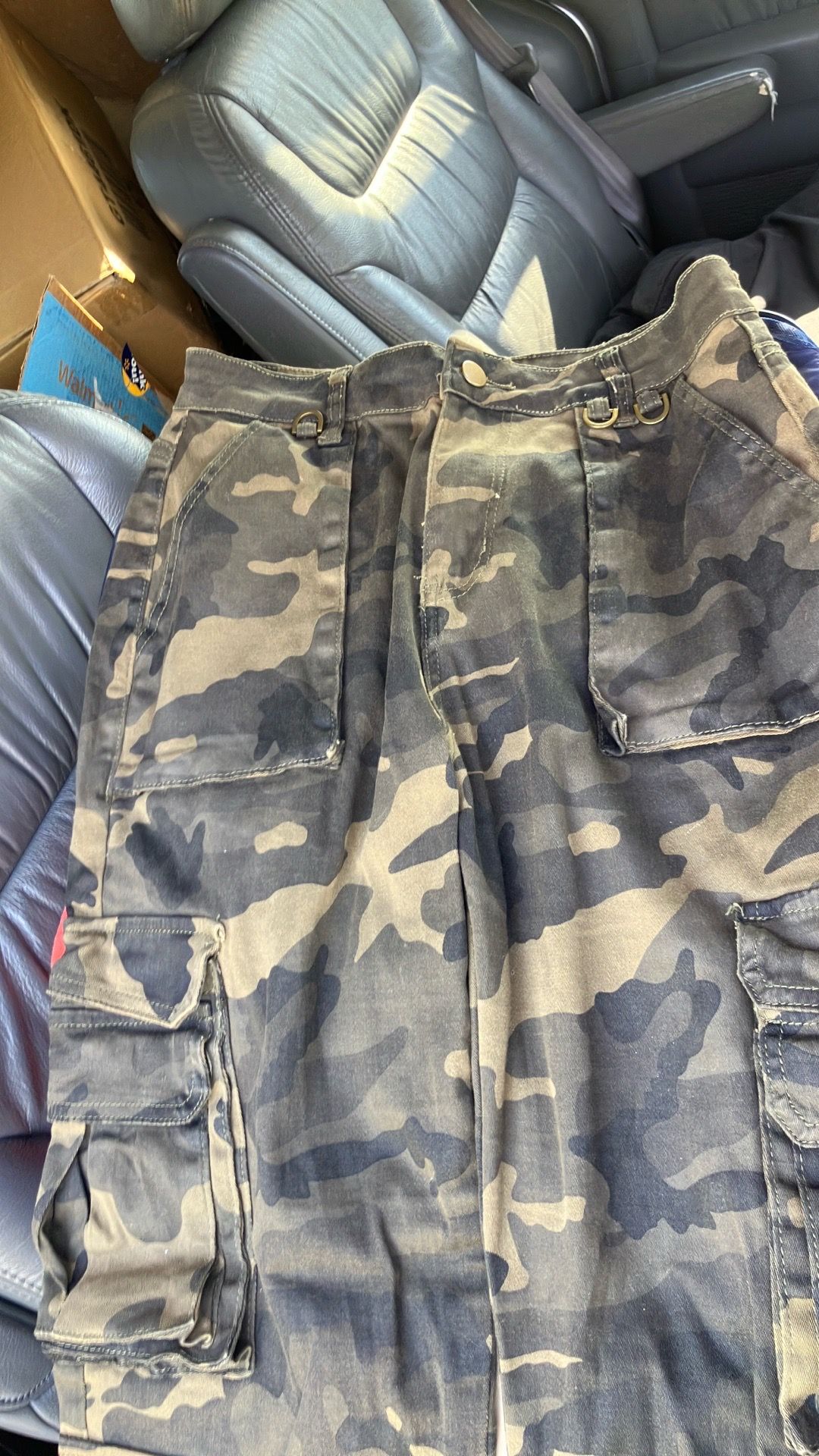Camo pants w lots of pockets women’s size m