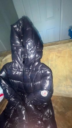 BRAND NEW NEVER WORN SIZE 2 MONCLER BLUE JACKET AUTHENTIC 200$ obo