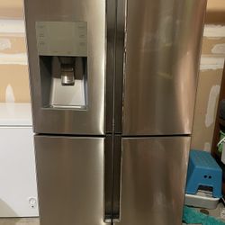 Samsung 4-door Fridge (great condition!)
