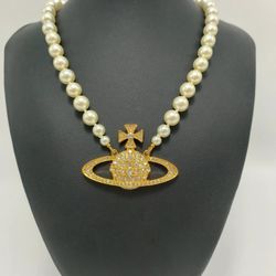 Brand new single-strand pearl necklace with golden yellow pendant