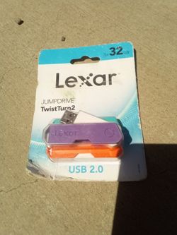 LOT OF (12) 32gb jump/flash drive sealed (3) packs
