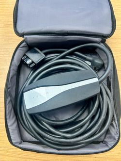 OEM Tesla Gen 2 Mobile Connector Charger 1101789-00-M w/ Carrying Case