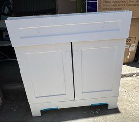 Glacier Bay Everdean 31 in. Single Sink White Freestanding Bath Vanity Fair