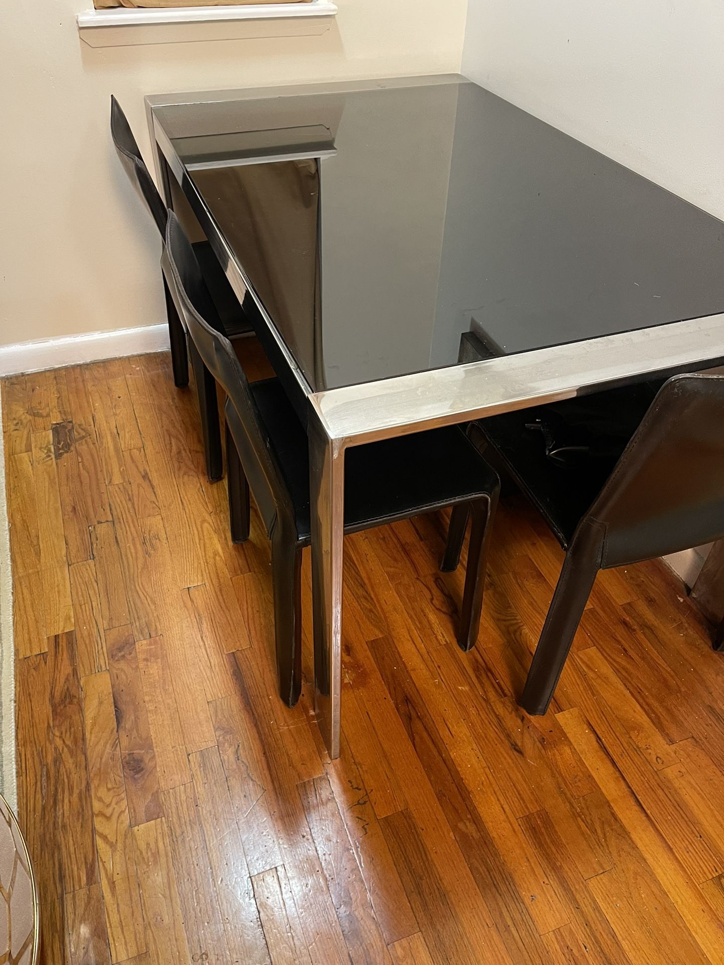 Glass Dinning Table With Leather Chairs