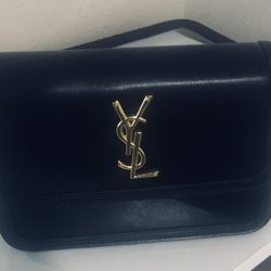 Cartera nueva de piel, mediana ,  color negro 