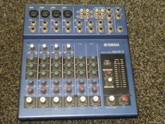 Mescladora Yamaha de 4 canales $100.00