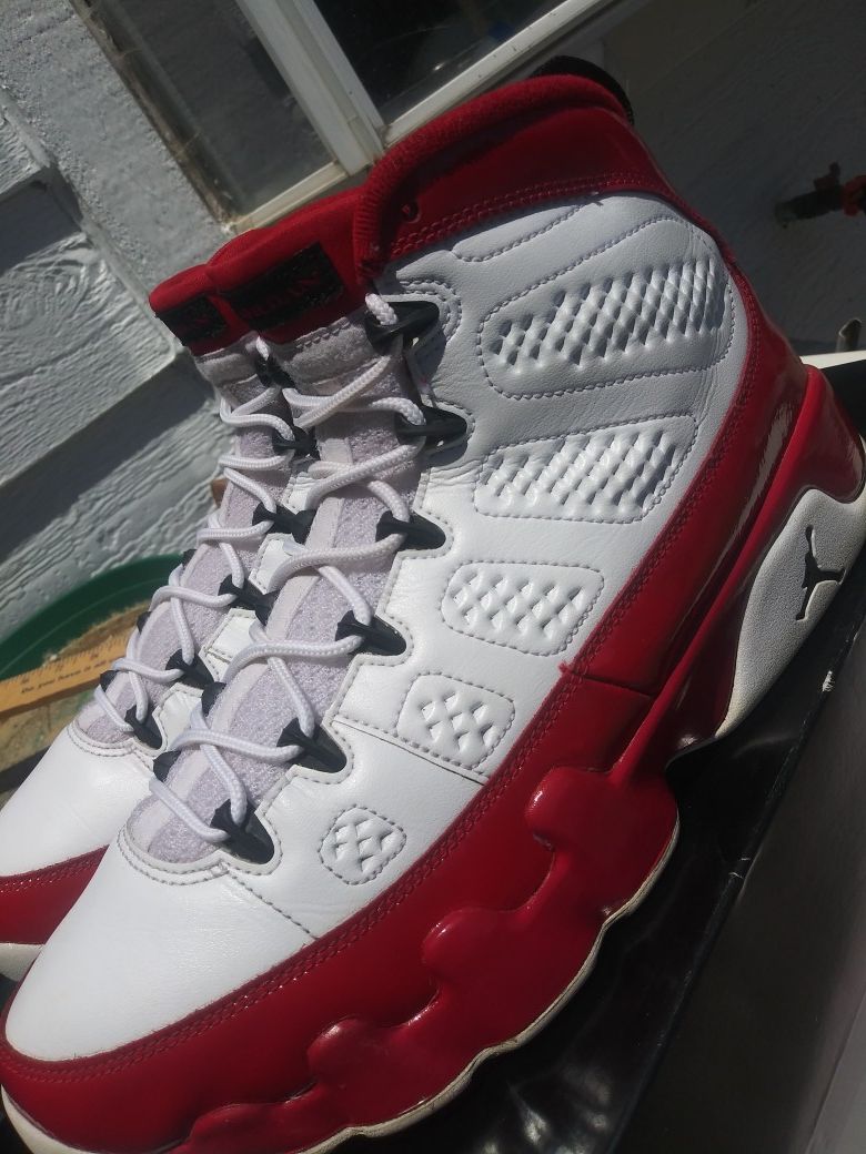 gym red 9s size 7