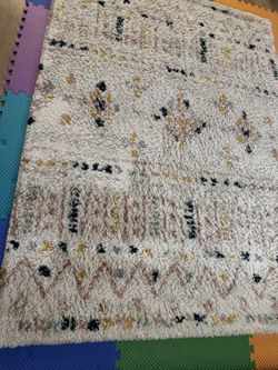 Area rug With Beautiful Pattern