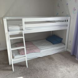 Twin Bunk bed